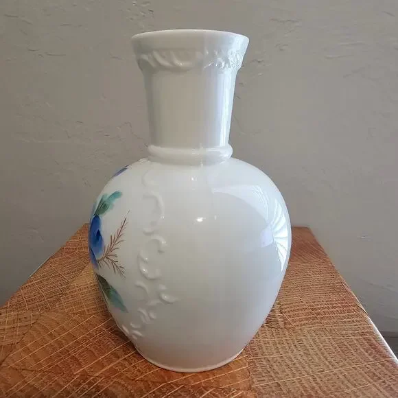 Vintage Hand Painted Floral Vase White Blue 6" MCM Cottage Elegant Renaissance - Picture 3 of 12